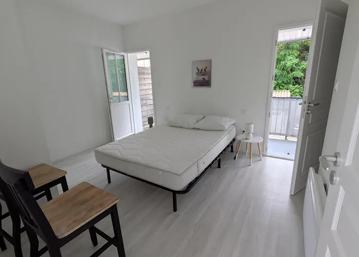 De La Saint-Gilles-Croix-de-Vie