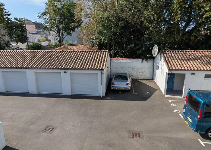 De La Saint-Gilles-Croix-de-Vie